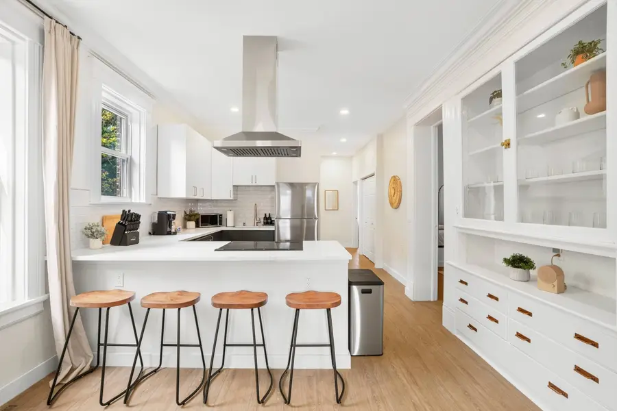 Kitchen with seating for four at the peninsula and built-in shelves