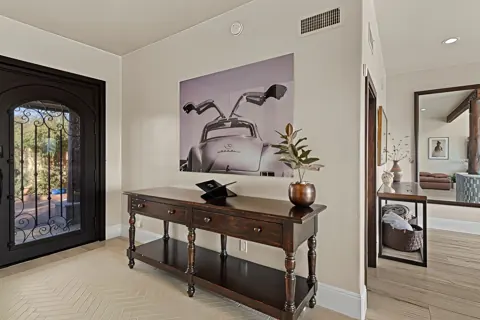 Elegant entryway with modern desert style