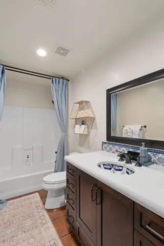 Guest bathroom with clean modern finishes